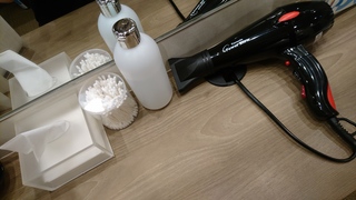 LAVA広島のパウダールームにあるドライヤーと化粧水